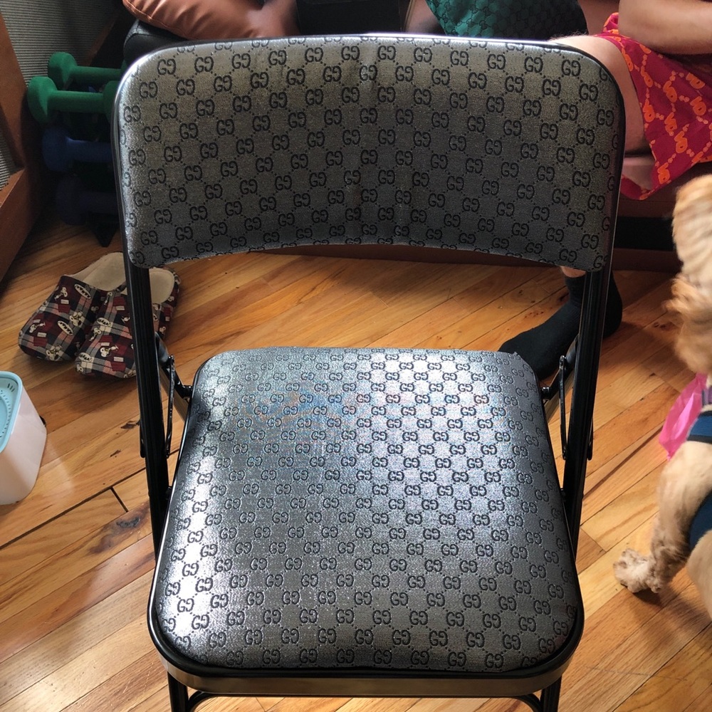 Vandy The Pink x Gucci chair